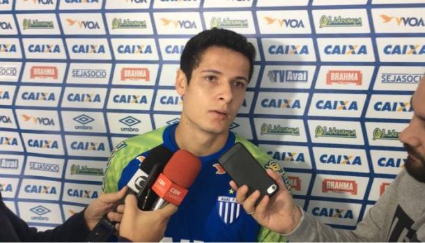 Matheus Barbosa vai para seu segundo jogo como titular,sabendo da necessidade de melhorar (Foto: Divulgação/Avaí FC)