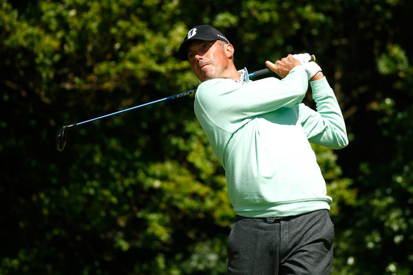 Kuchar hits his tee shot off of the 5th hole during the first round/Photo: Gregory Shamus/Getty Images Europe