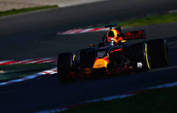 Max Verstappen rodando por la tarde en Montmeló. Fuente: Getty Images