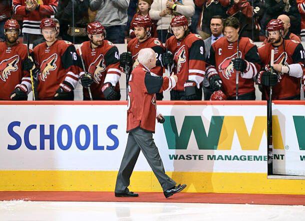 Sen. John McCain visits the Coyotes' player's bench to cheer them on. | Photo: Dakota Mermis (@dmermis06 twitter.com)