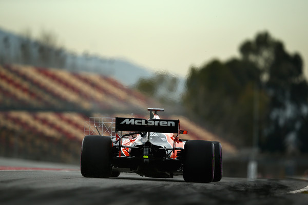 Fernando Alonso durante la primera jornada de test. Fuente: Zimbio