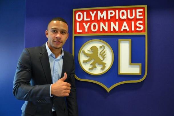Depay em sua chegada ao Lyon | Foto: Divulgação/Lyon