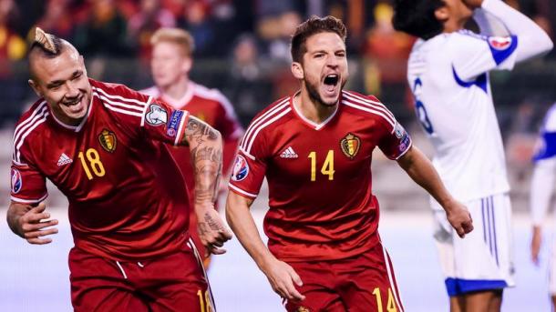 Mertens esulta con Nainggolan, corrieredellosport.it