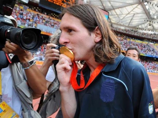 Messi celebrando la medalla de oro conseguida en los JJOO de 2008 | Foto: AFA