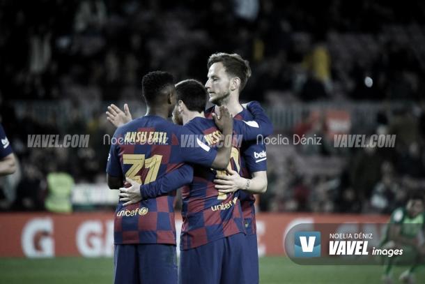 Messi, Rakitic y Ansu Fati | Foto: Noelia Déniz - VAVEL