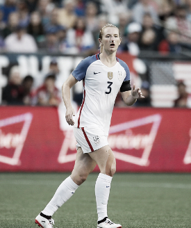 Sam Mewis suffered a bloody nose against Australia (Source: Getty - Otto Greule Jr.)