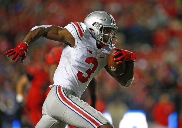Michael Thomas #3 of the Ohio State Buckeyes runs for a touchdown during the second quarter against the Rutgers Scarlet Knights at High Point Solutions Stadium on October 24, 2015 in Piscataway, New Jersey. Ohio State defeated Rutgers 49-7. (Oct. 24, 2015 - Source: Rich Schultz/Getty Images North America) 