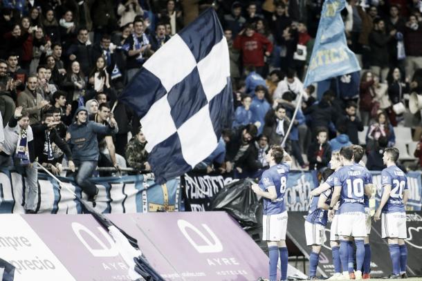 Michu celebra el gol con la afición oviedista | Foto: Real Oviedo