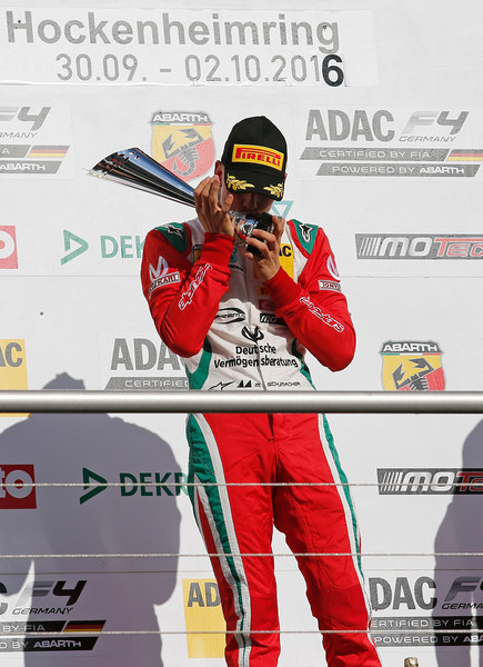 Mick celebra su victoria Hockenheimring en la F4 | Fuente: Daniel Kopatsch (Getty Images)