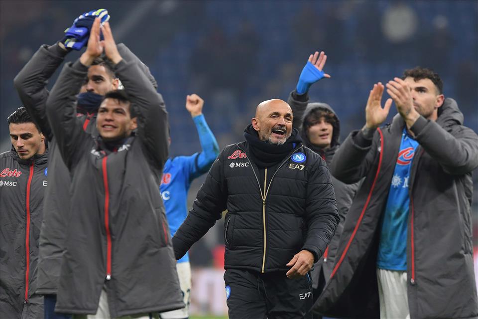 Luciano Spalletti (centro), técnico do Napoli | Divulgação/SSC Napoli