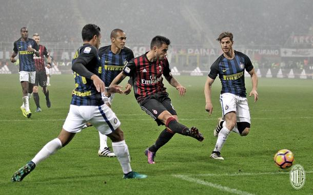 Suso dispara a gol para anotar el 2-1 | Foto: AC Milan