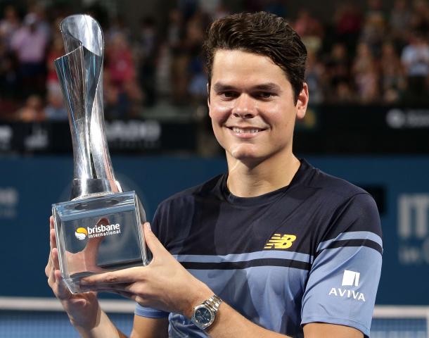 Raonic con il trofeo dell'ATP Brisbane | Photo: Real Tennis