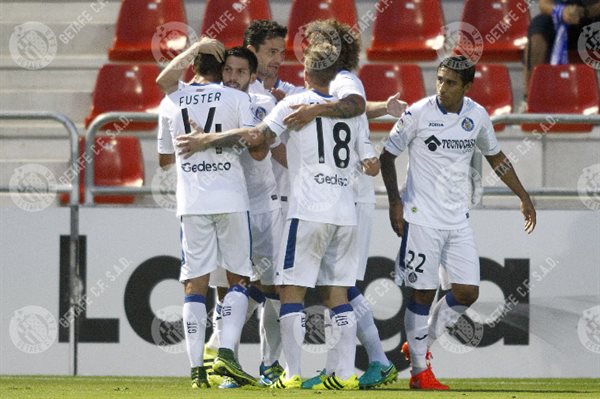 Varios jugadores del Getafe celebran el gol de Dani Pacheco | Getafe CF