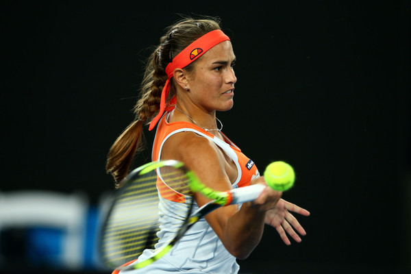 Monica Puig hits a forehand during the 2016 Australian Open. | Photo: Getty Images