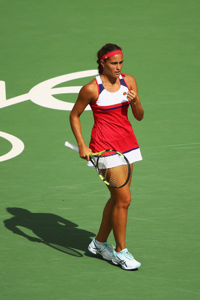 Monica Puig celebrates after winning a point during her semifinal match against Petra Kvitova at the Rio 2016 Olympic Games. | Photo: Clive Brunskill/Getty Images South America