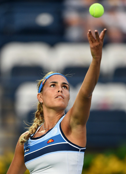 Monica Puig tosses the ball in preparation to hit a serve during her third-round match against Angelique Kerber at the 2017 Dubai Duty-Free Tennis Championships. | Photo: Tom Dulat/Getty Images