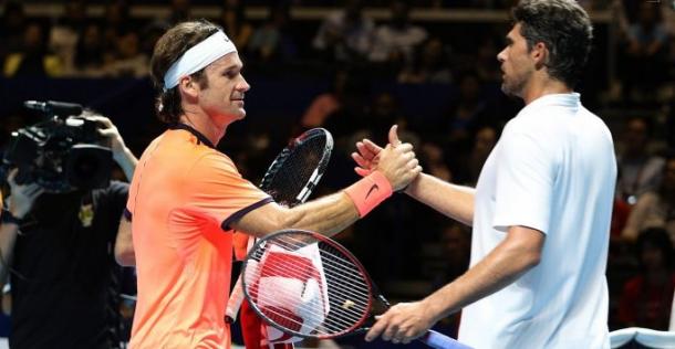 Carlos Moya (left) shakes hands with Mark Philippoussis after their legends set. Photo: IPTL