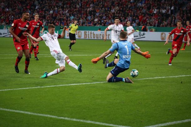 Müller fez o terceiro e freou a reação do Leverkusen (Foto: Reprodução/FC Bayern)