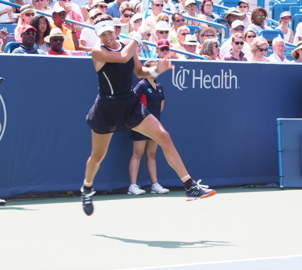 Muguruza crushes a forehand during the final. Photo: Noel Alberto