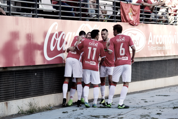 El conjunto grana celebrando un gol durante el último partido esta temporada | Foto: Real Murcia CF