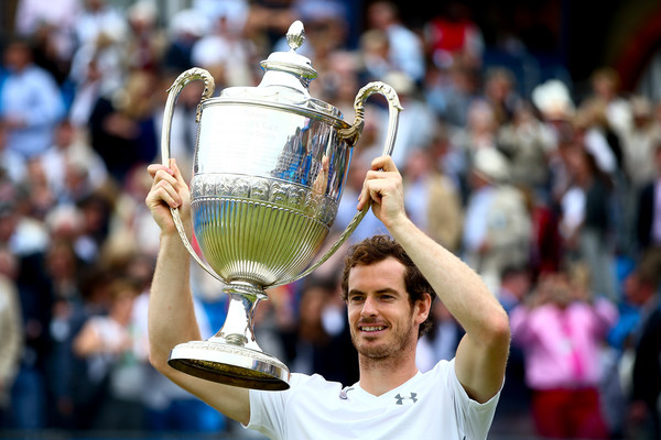 Murray hoists the Queen's Club trophy. Photo: Jordan Mansfield/Getty Images