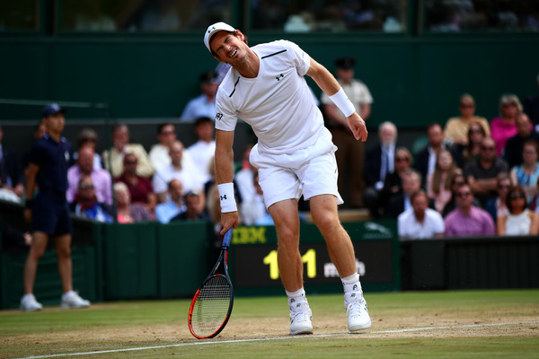 Andy Murray winces in obvious pain during the 2017 quarterfinal loss at Wimbledon, his last match before shutting down for 11 months to recover from his hip injury. Photo: Clive Brunskill/Getty Images