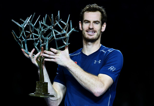 Andy Murray hoists his trophy in Paris on Sunday. Photo: Dan Mullan/Getty Images