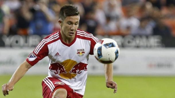 Alex Muyl controls the ball during the New York Red Bulls match against DC United. | Photo: MLS Soccer