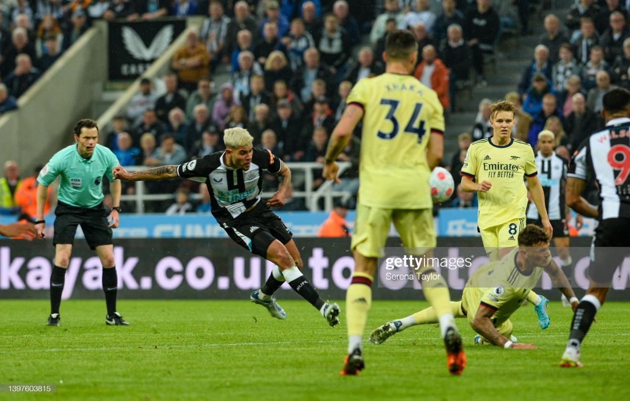NEWCASTLE UPON TYNE, ENGLAND - MAY 16: <strong><a href='https://www.vavel.com/en/football/2022/04/17/newcastle-united/1108783-newcastle-boss-eddie-howe-hails-magnificent-bruno-guimaraes-after-his-dramatic-95th-minute-winner-against-leicester.html'>Bruno Guimaraes</a></strong> of <strong><a  data-cke-saved-href='https://www.vavel.com/en/football/2022/05/16/premier-league/1111901-newcastle-united-2-0-arsenal-magpies-deal-hammer-blow-to-gunners-champions-league-hopes.html' href='https://www.vavel.com/en/football/2022/05/16/premier-league/1111901-newcastle-united-2-0-arsenal-magpies-deal-hammer-blow-to-gunners-champions-league-hopes.html'>Newcastle United</a></strong> (39) scores Newcastle's second goal during the <strong><a  data-cke-saved-href='https://www.vavel.com/en/football/2022/05/02/arsenal/1110376-key-quotes-mikel-artetas-post-west-ham-press-conference.html' href='https://www.vavel.com/en/football/2022/05/02/arsenal/1110376-key-quotes-mikel-artetas-post-west-ham-press-conference.html'>Premier League</a></strong> match between <strong><a  data-cke-saved-href='https://www.vavel.com/en/football/2022/05/16/premier-league/1111901-newcastle-united-2-0-arsenal-magpies-deal-hammer-blow-to-gunners-champions-league-hopes.html' href='https://www.vavel.com/en/football/2022/05/16/premier-league/1111901-newcastle-united-2-0-arsenal-magpies-deal-hammer-blow-to-gunners-champions-league-hopes.html'>Newcastle United</a></strong> and Arsenal at St. James Park on May 16, 2022 in Newcastle upon Tyne, England. (Photo by Serena Taylor/<strong><a href='https://www.vavel.com/en/football/2022/05/09/newcastle-united/1111080-i-felt-that-individual-mistakes-cost-us-today-the-key-quotes-from-eddie-howes-post-manchester-city-press-conference.html'>Newcastle United</a></strong> via Getty Images)