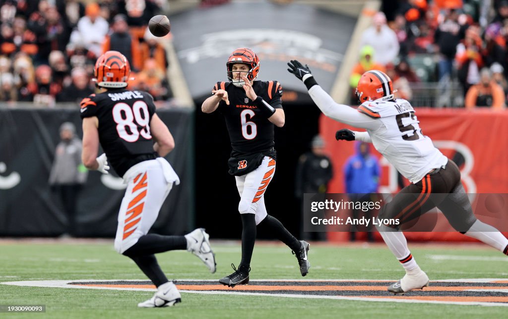  Jake Browning #6 of the Cincinnati Bengals throws the ball against the <strong><a  data-cke-saved-href='https://www.vavel.com/en-us/nfl/2023/11/05/1161893-browns-look-to-keep-pace-against-struggling-cardinals.html' href='https://www.vavel.com/en-us/nfl/2023/11/05/1161893-browns-look-to-keep-pace-against-struggling-cardinals.html'>Cleveland Browns</a></strong> at Paycor Stadium on January 07, 2024 in Cincinnati, Ohio. (Photo by Andy Lyons/Getty Images)