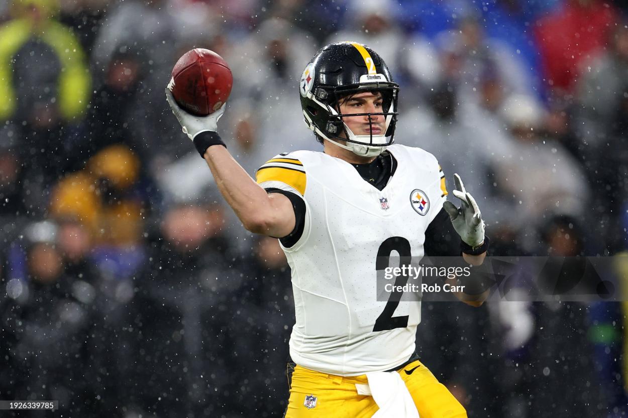 Quarterback Mason Rudolph #2 of the <strong><a  data-cke-saved-href='https://www.vavel.com/en-us/nfl/2023/11/01/1161380-steelers-vs-titans-preview-thursday-night-clash.html' href='https://www.vavel.com/en-us/nfl/2023/11/01/1161380-steelers-vs-titans-preview-thursday-night-clash.html'>Pittsburgh Steelers</a></strong> throws a pass against the <strong><a  data-cke-saved-href='https://www.vavel.com/en-us/nfl/2023/10/22/1160074-week-7-nfl-watch-separating-contenders-from-pretenders.html' href='https://www.vavel.com/en-us/nfl/2023/10/22/1160074-week-7-nfl-watch-separating-contenders-from-pretenders.html'>Baltimore Ravens</a></strong> at M&T Bank Stadium on January 06, 2024 in Baltimore, Maryland. (Photo by Rob Carr/Getty Images)