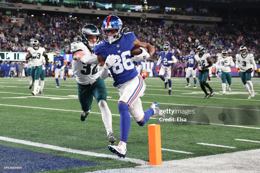 Darius Slayton #86 of the New York Giants scores a touchdown while defended by Reed Blankenship #32 of the Philadelphia Eagles during the second quarter at MetLife Stadium on January 07, 2024 in East Rutherford, New Jersey. (Photo by Elsa/Getty Images)