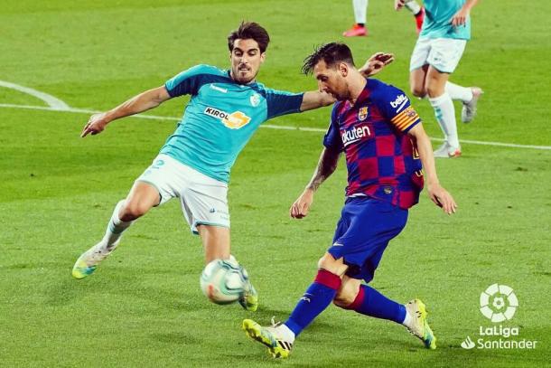 Nacho Vidal ante Messi | Fuente: LaLiga Santander 