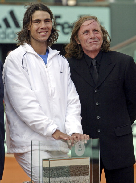 Nadal (left) is presented with a trophy by Vilas (right) recognizing his record 54th straight win on clay in 2006. Photo: Cynthia Lum/Getty Images