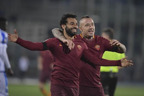 Nainggolan celebra su gol con Salah | Foto: Roma