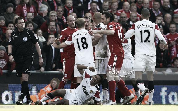 Nani was left in agony after Carragher's challenge (Photo: Matthew Peters / Getty Images)