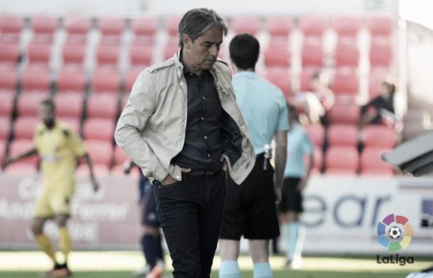 El entrenador del Reus, Natxo González, durante el desarrollo de un encuentro | Foto: LaLiga