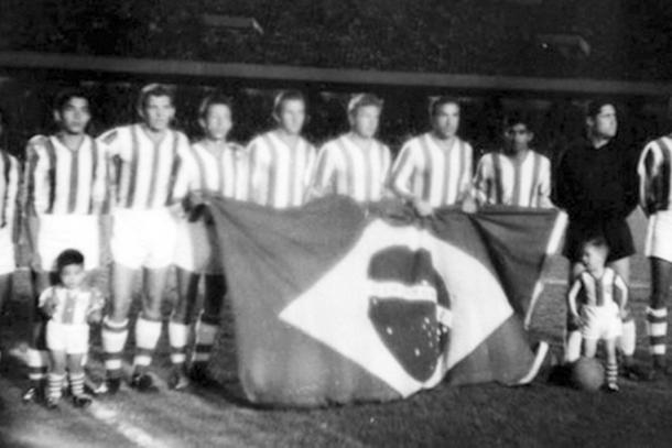 Necaxa recibiendo al Santos de Brasil / Fuente: La Razón de México