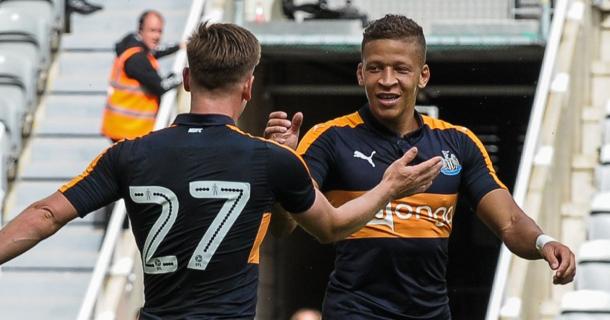 Gayle celebrates his goal with team-mate, Ritchie (Photo: mirror.co.uk)