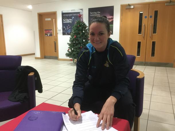 Hobbs described herself as "delighted" to put pen to paper on a new deal. (Photo: Doncaster Belles)