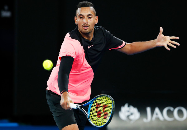 Nick Kyrgios reaches out for a return | Photo: Michael Dodge/Getty Images AsiaPac