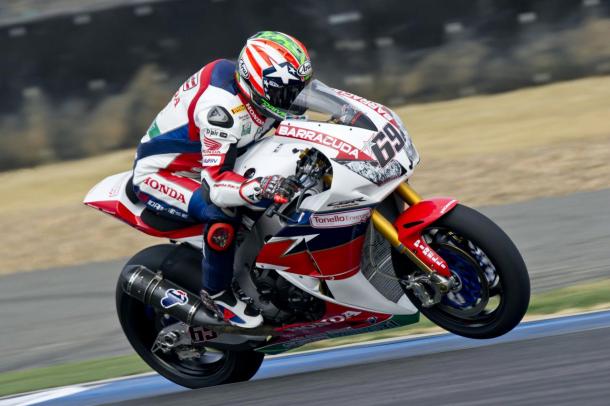 Bradl's future teammate Nicky Hayden aboard the Honda Fireblade - www.asphaltandrubber.com