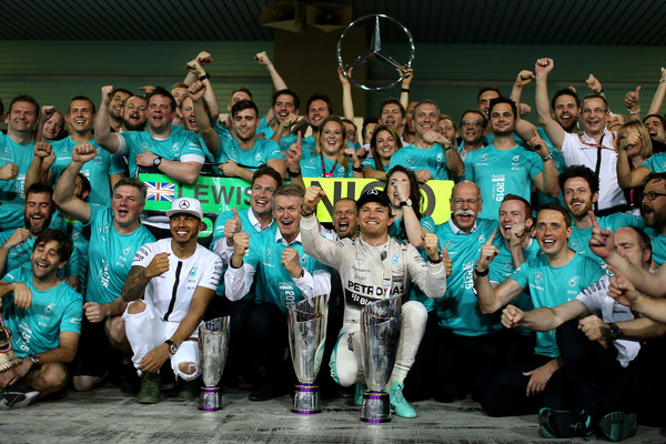 Mercedes conseguía un doblete final en el Gran Premio de Abu Dhabi | Fuente: Zimbio