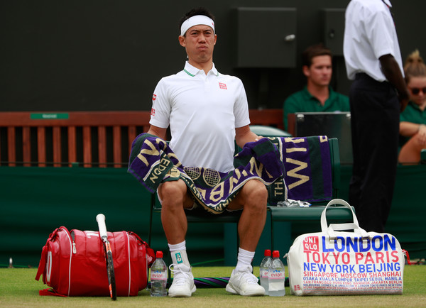 Nishikori looks uncomfortable during his fourth-round retirement loss at Wimbeldon. Photo: Adam Pretty/Getty Images