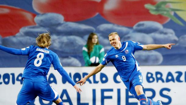 Kolbeinn Sigþórsson (right) celebrates his goal in the last meeting between these two. (Photo: Sky Sports)