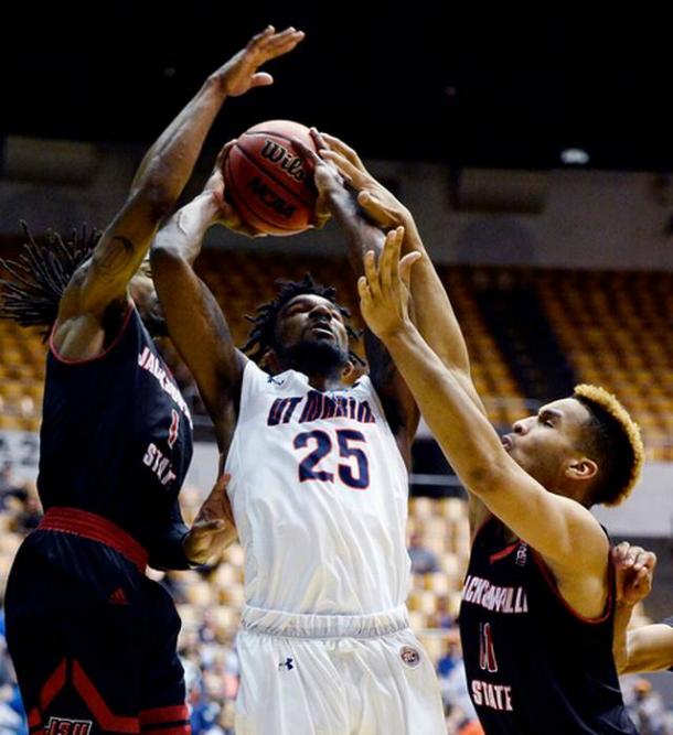 It was a tough night for Martinez and the Skyhawks/Photo: Lexington Herald Leader website