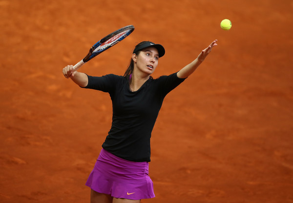 Oceane Dodin serves at the Mutua Madrid Open | Photo: Julian Finney/Getty Images Europe