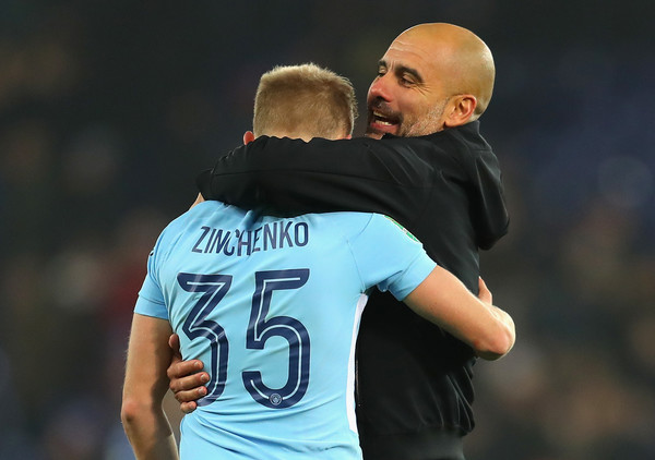 Zinchenko junto con Guardiola. Foto: Catherine Ivill (Getty Images Europe)