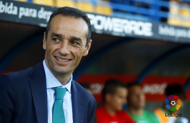 José Luis Oltra, técnico del Córdoba, durante un encuentro de esta temporada | LaLiga