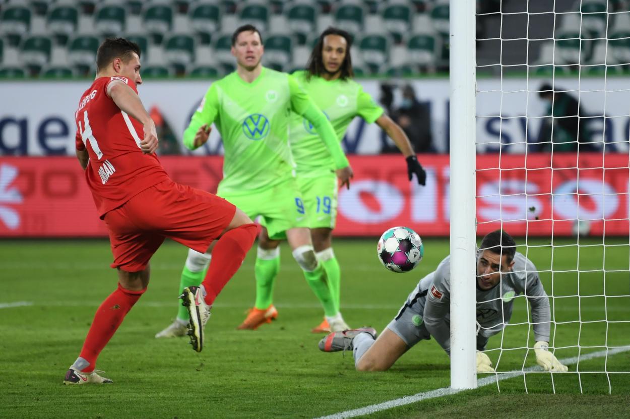 Orban marcó el 2-2 a placer / FOTO: @DieRotenBullen